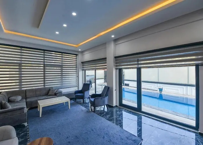 Luxury With Pool *