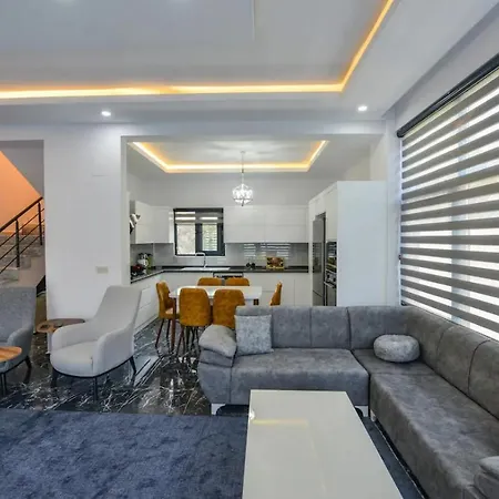 Luxury With Pool Βίλα *